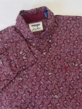 Wrangler Men’s Burgundy Paisley Button-Down Shirt